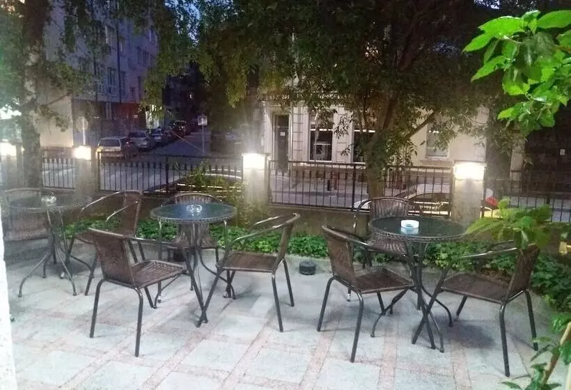 هاستل The English Guest House