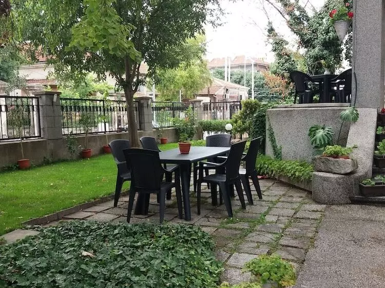 هاستل The English Guest House