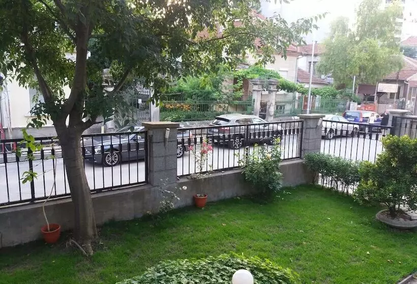 هاستل The English Guest House