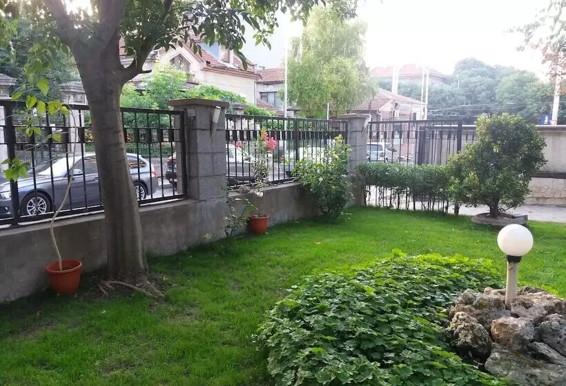 هاستل The English Guest House