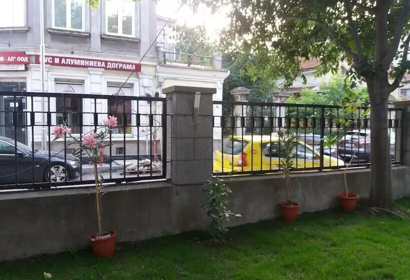 هاستل The English Guest House