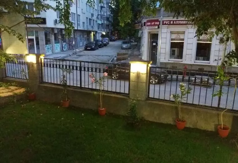 هاستل The English Guest House