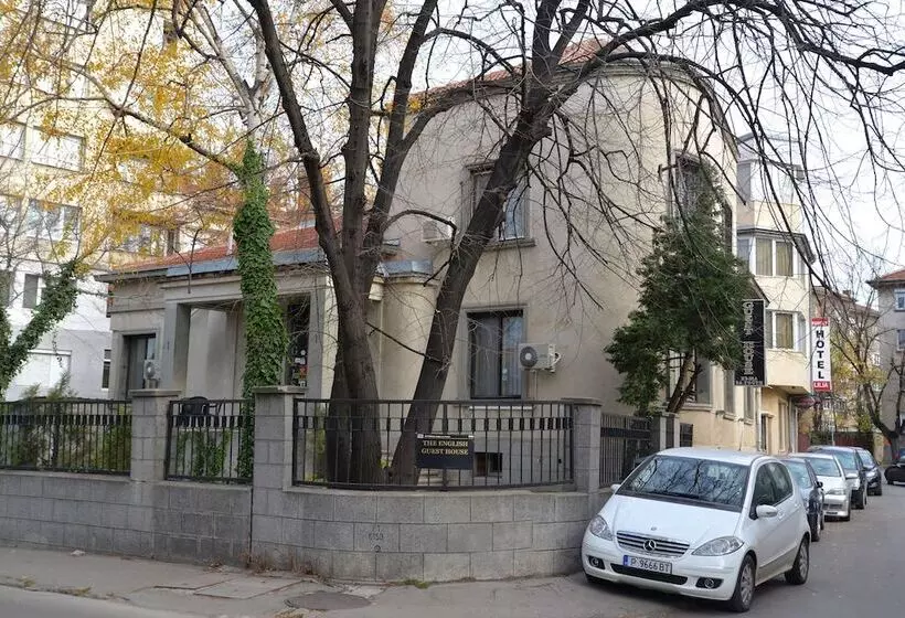 هاستل The English Guest House