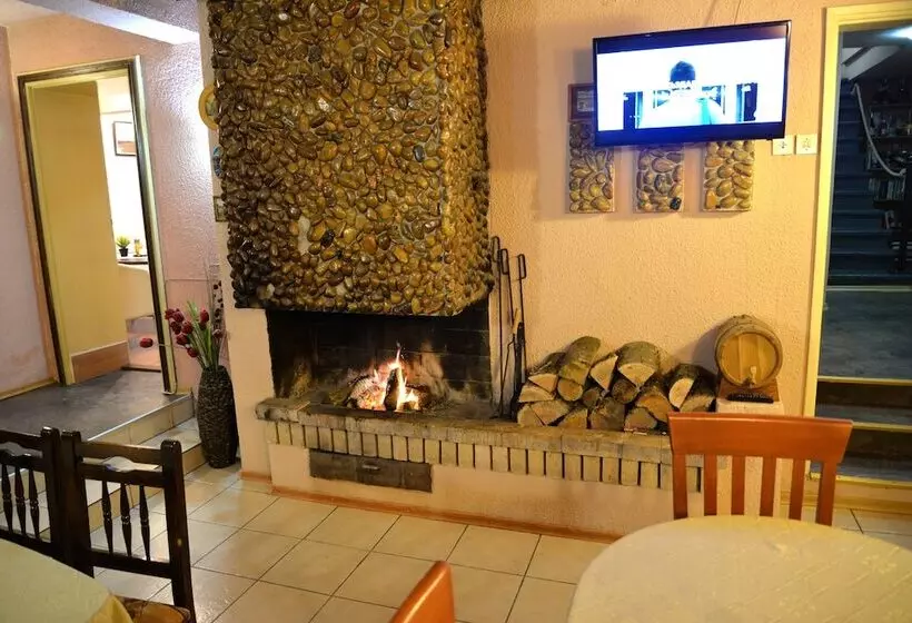 هاستل The English Guest House