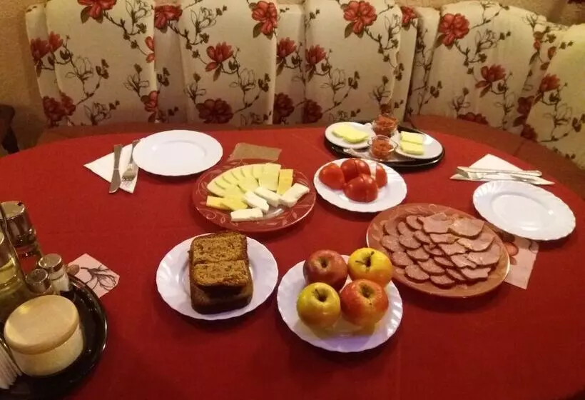 هاستل The English Guest House