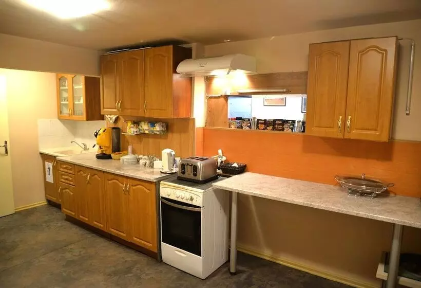 هاستل The English Guest House