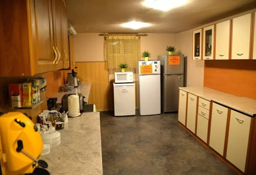 هاستل The English Guest House