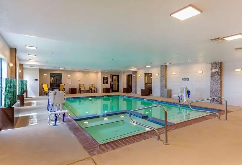 בית מלון כפרי Best Western Plus Red River Inn