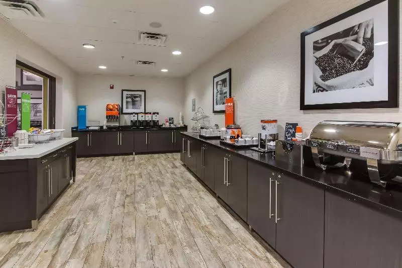 酒店 Hampton Inn White House