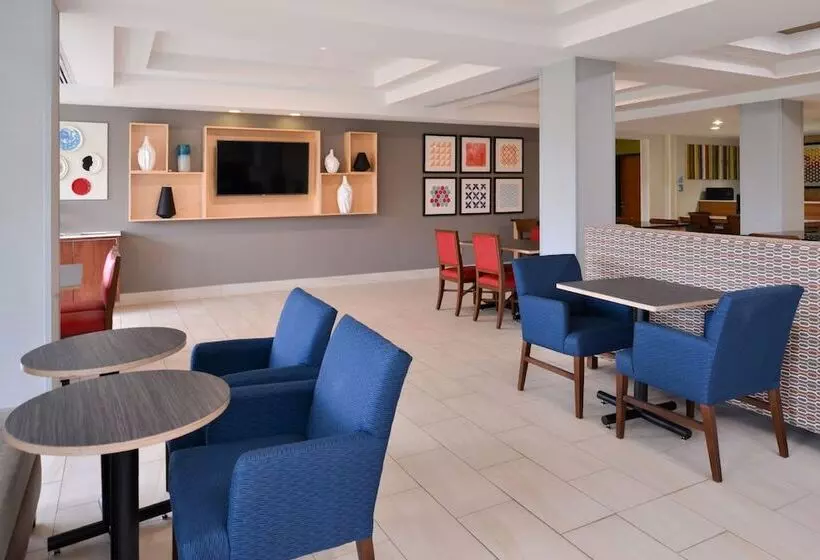 Отель Holiday Inn Express Mineral Wells, An Ihg