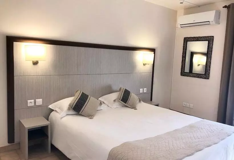 هتل Hôtel Cala Di Sole