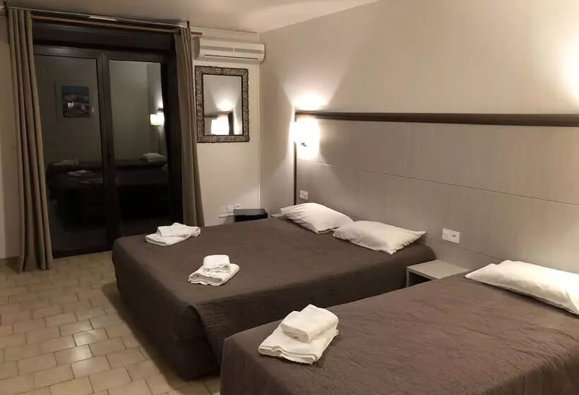 هتل Hôtel Cala Di Sole