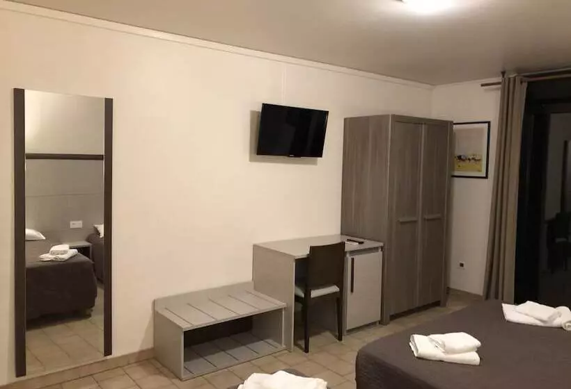 هتل Hôtel Cala Di Sole