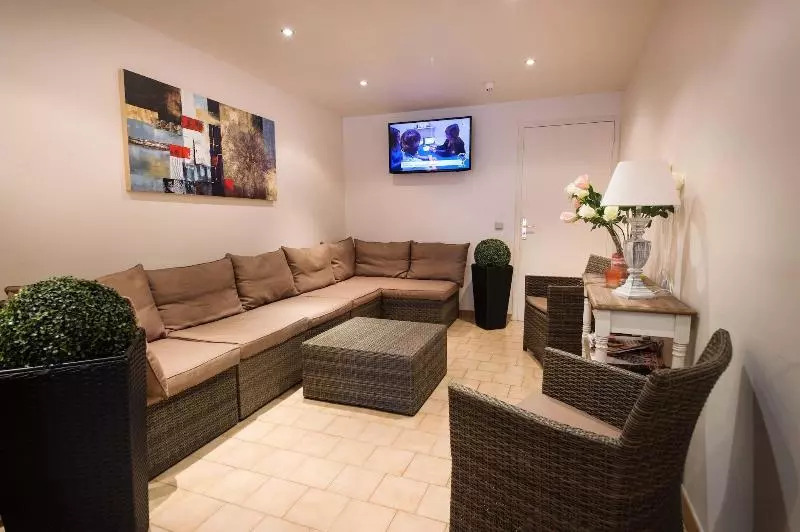 هتل Hôtel Cala Di Sole