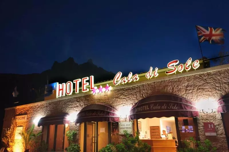 هتل Hôtel Cala Di Sole