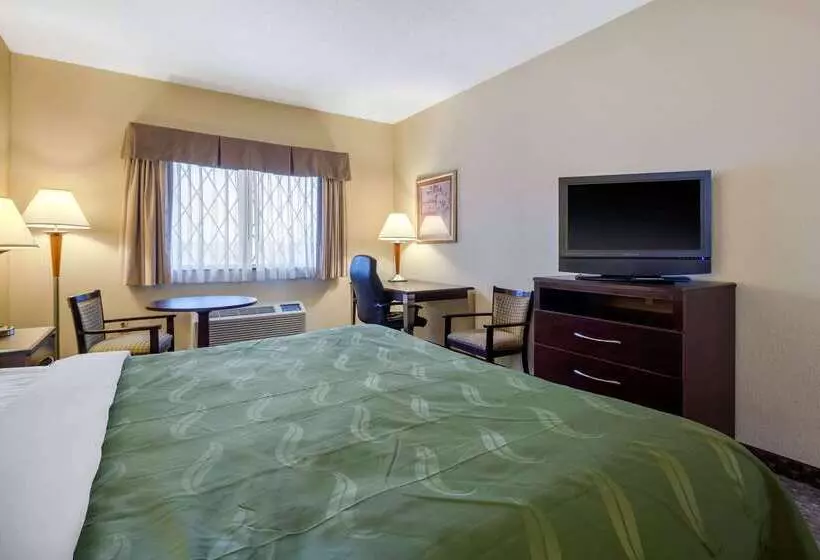호텔 Quality Inn