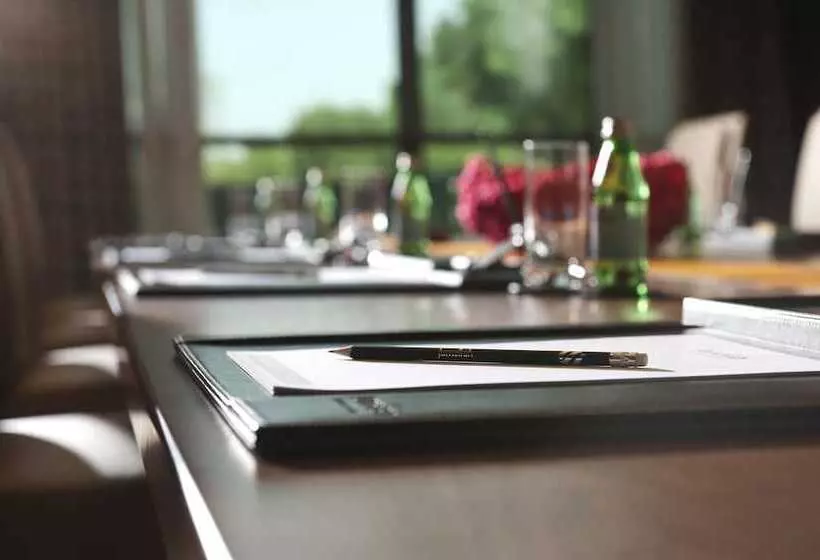 Отель Jumeirah Creekside Dubai