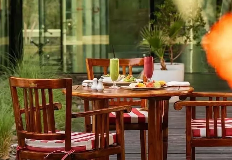 هتل Jumeirah Creekside Dubai