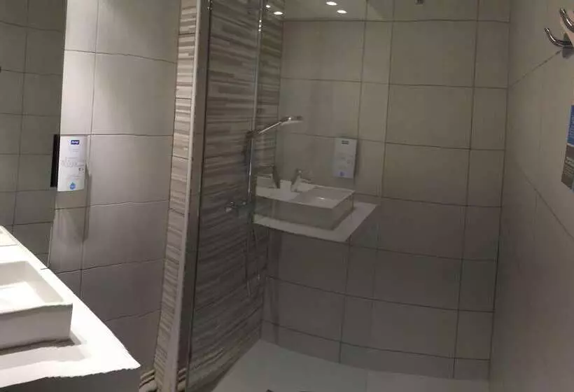 Отель Kyriad Bourg En Bresse