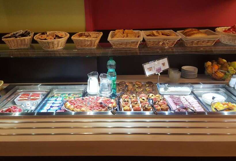 Отель Kyriad Bourg En Bresse