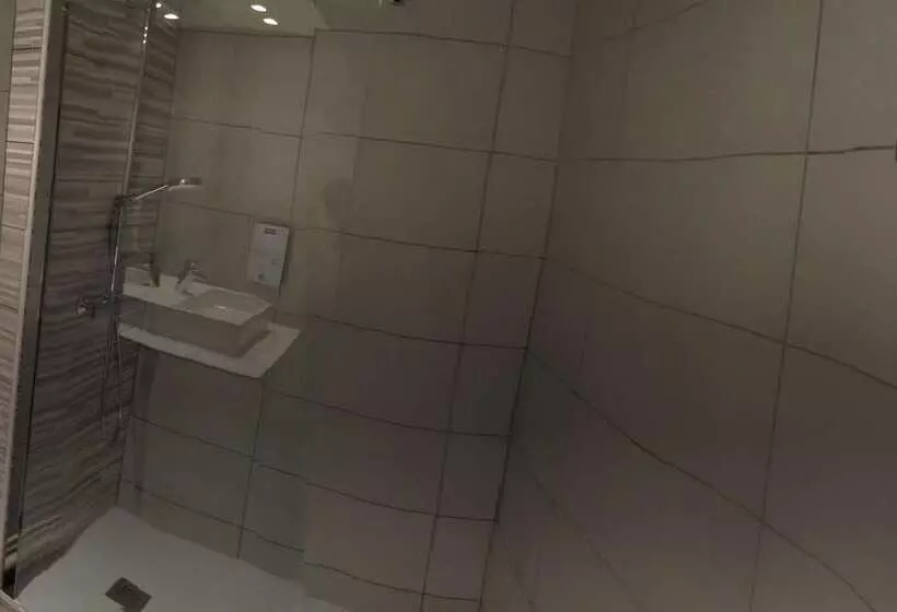 Отель Kyriad Bourg En Bresse