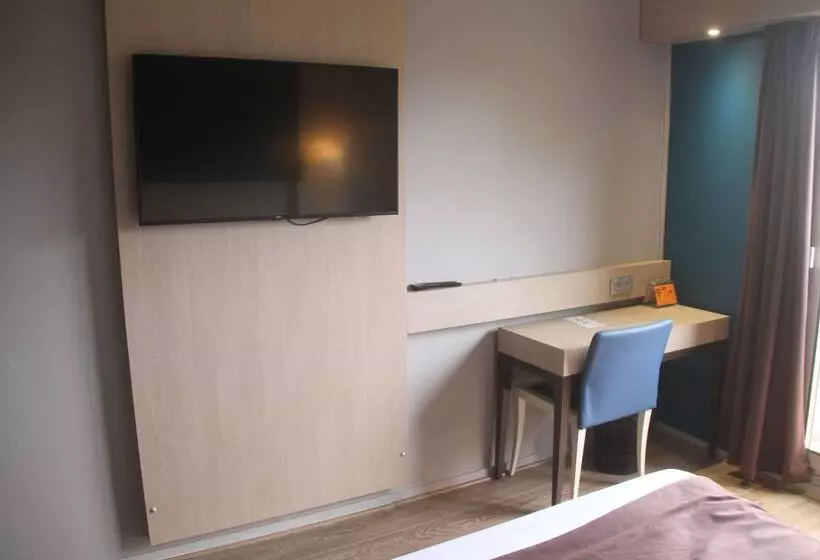 Отель Kyriad Bourg En Bresse