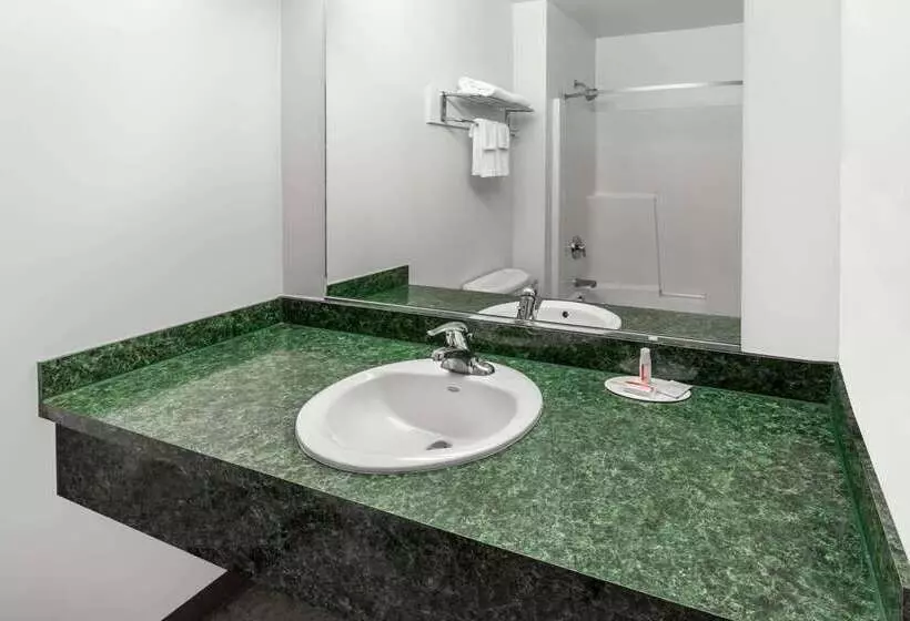 فندق Super 8 By Wyndham Central Pt Medford