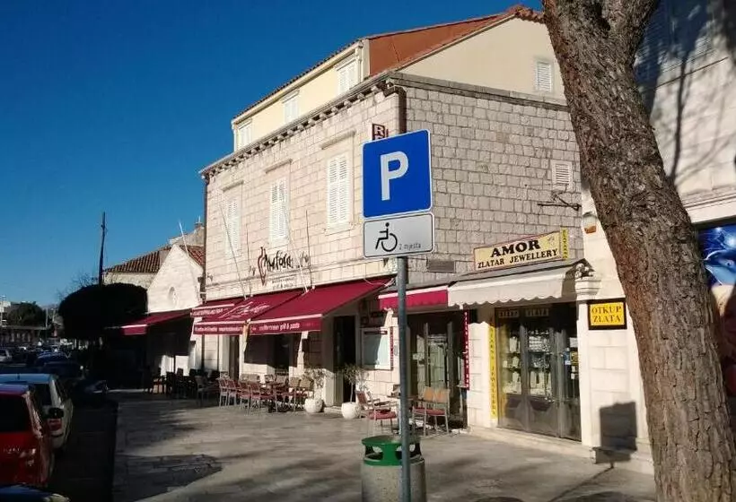 پانسیون Villa Amfora