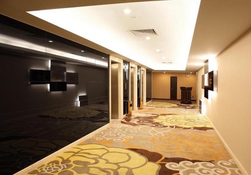 Отель Celeste Paleace International