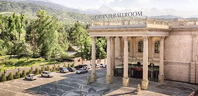 酒店 Royal Tulip Almaty