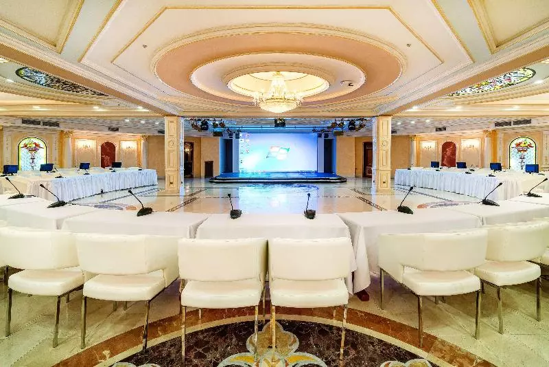 酒店 Royal Tulip Almaty