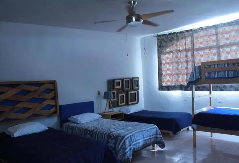 هتل Casa Tres Piedras