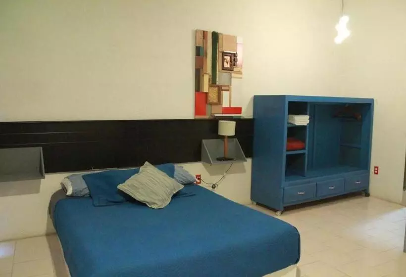 هتل Casa Tres Piedras