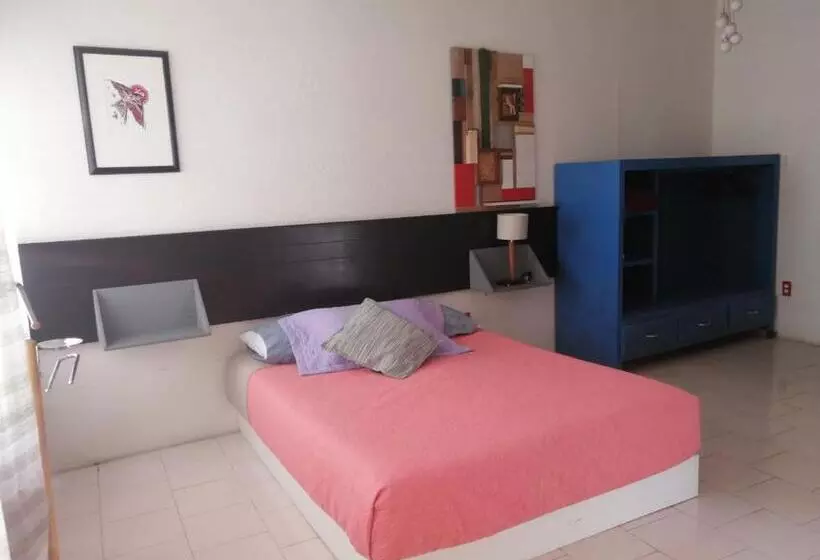 هتل Casa Tres Piedras