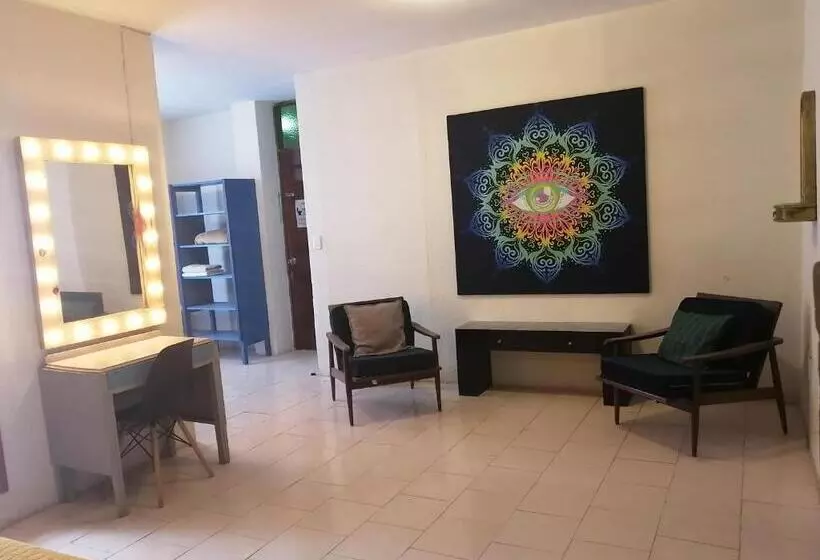 هتل Casa Tres Piedras