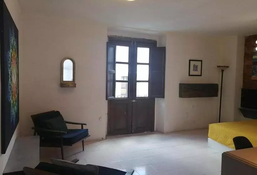 هتل Casa Tres Piedras