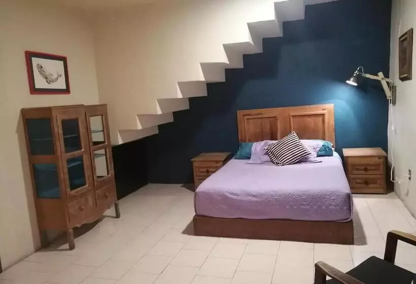 هتل Casa Tres Piedras