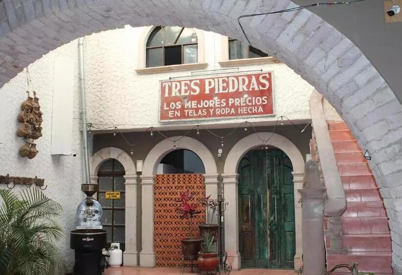 هتل Casa Tres Piedras