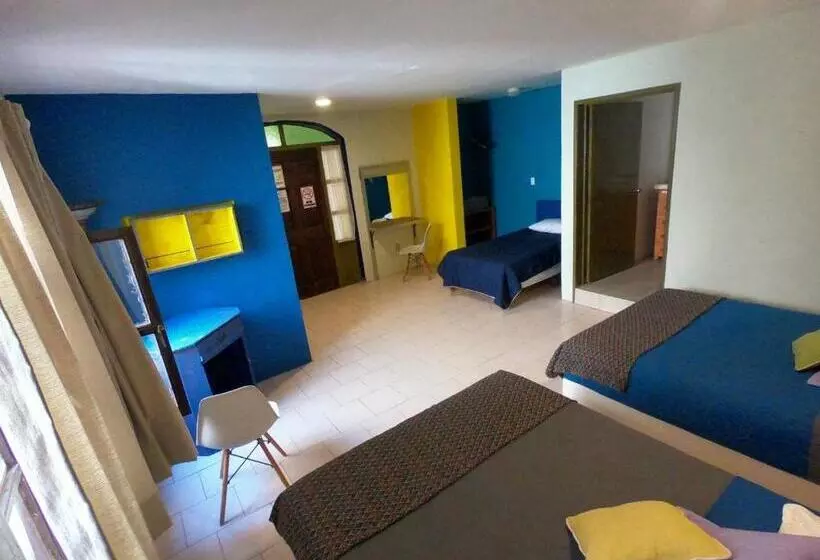 هتل Casa Tres Piedras
