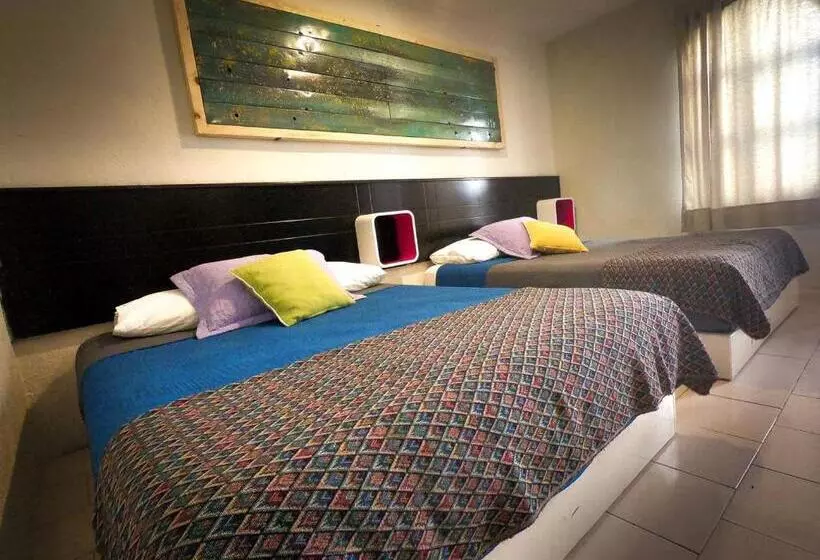 هتل Casa Tres Piedras