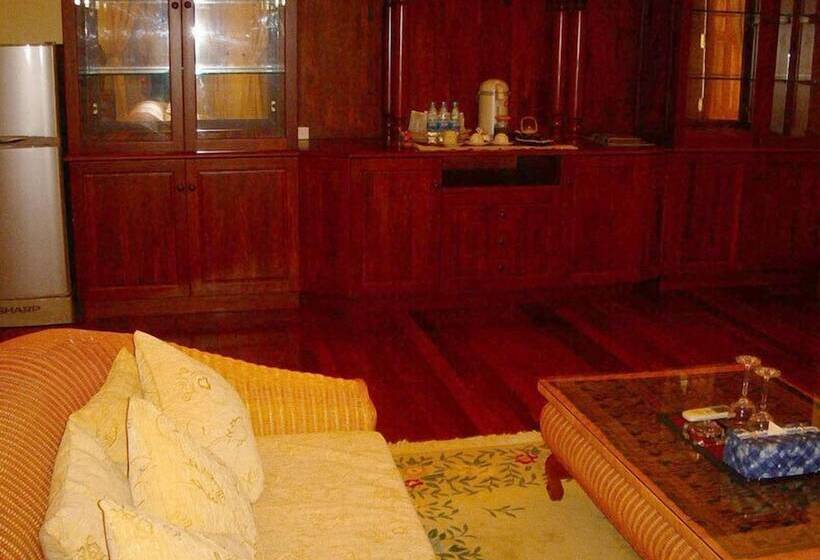 בית מלון כפרי Champasak Palace