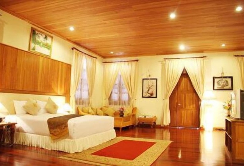 בית מלון כפרי Champasak Palace