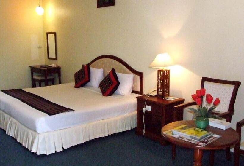 בית מלון כפרי Champasak Palace