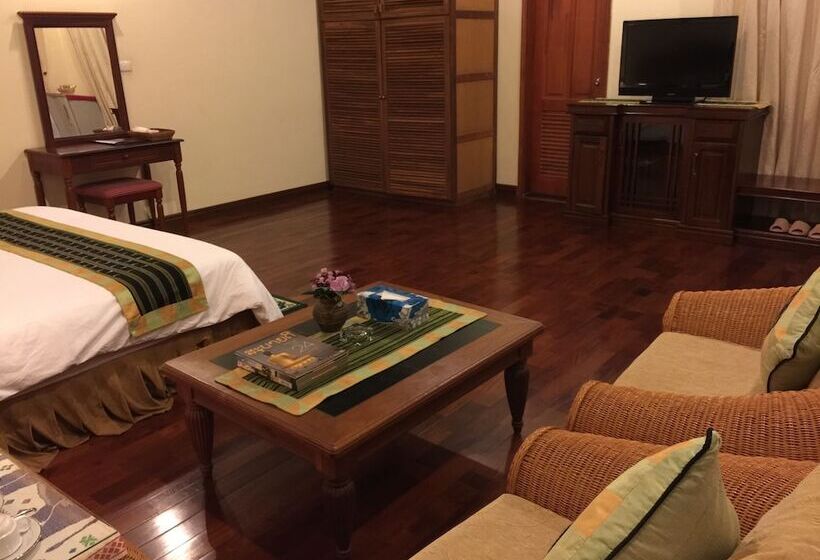 בית מלון כפרי Champasak Palace