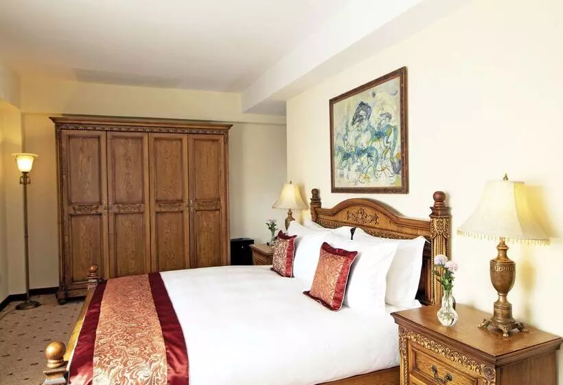 Kempinski Hotel Khan Palace