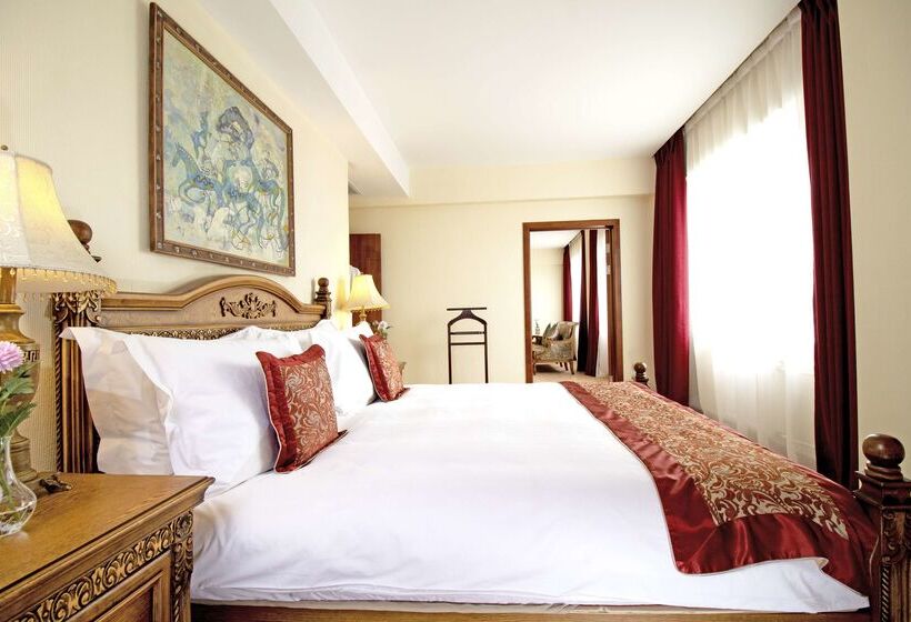 Kempinski Hotel Khan Palace