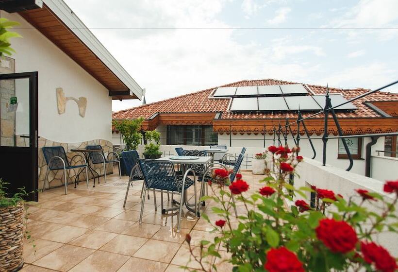 تختخواب و صبحانه Villa Anri