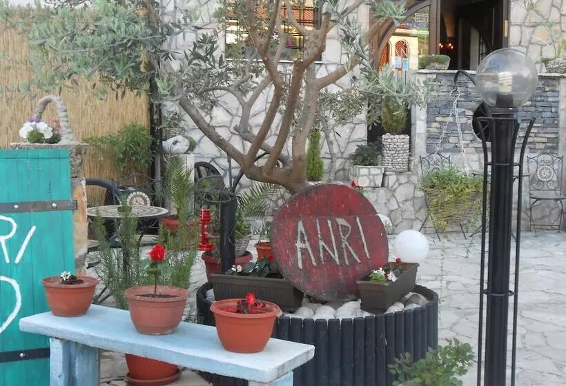 تختخواب و صبحانه Villa Anri