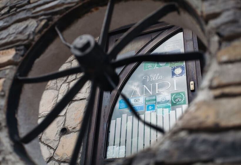 تختخواب و صبحانه Villa Anri