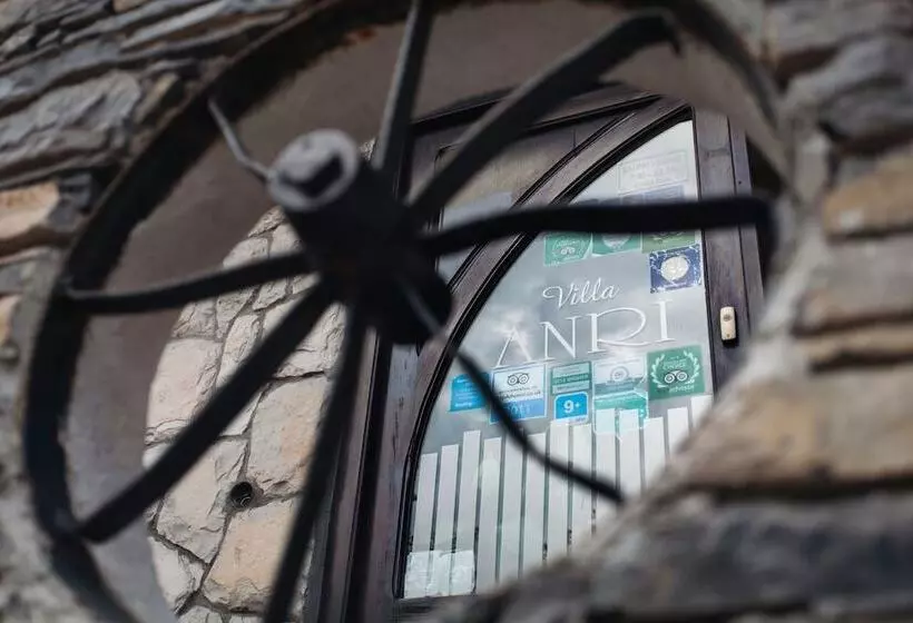 تختخواب و صبحانه Villa Anri